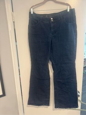Lane Bryant Women's Dark Blue Flare Stretch Jeans Size 18 Mid Rise Bootcut Denim